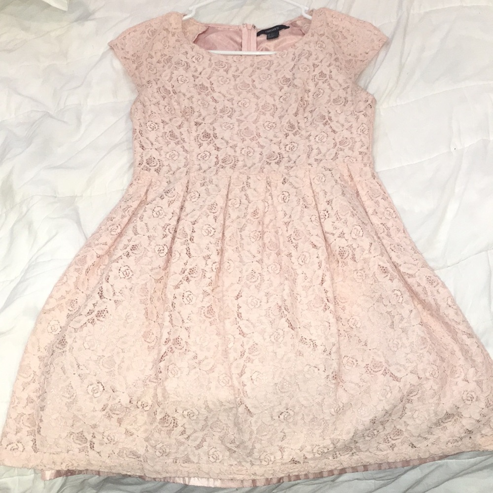 Light pink floral dress. Size small. Never worn.